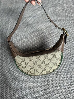 Gucci Brown Leather Zipper Shoulder Bag with Gold Hardware